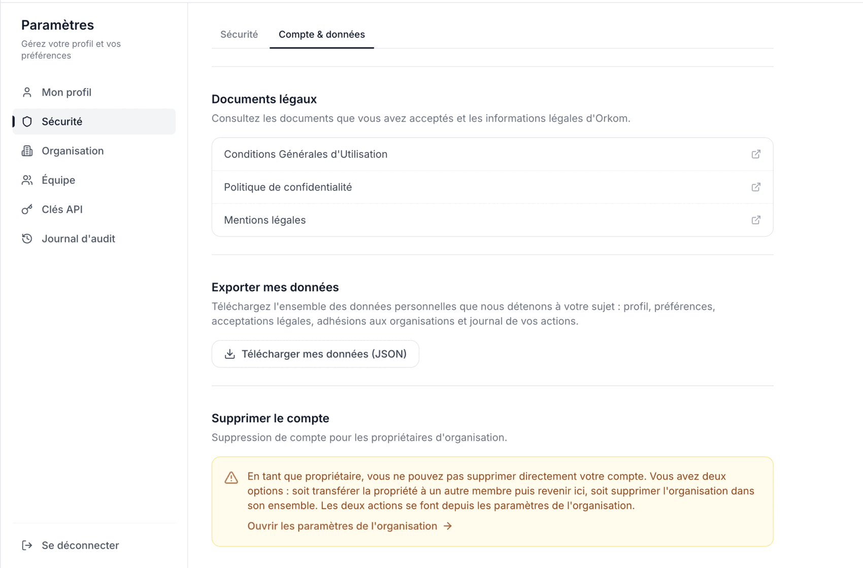 Les paramètres du compte, onglet « Compte & données » : les documents légaux acceptés, le bouton qui télécharge en JSON l'ensemble des données personnelles détenues, et la suppression de compte avec l'avertissement adressé au propriétaire d'organisation.
