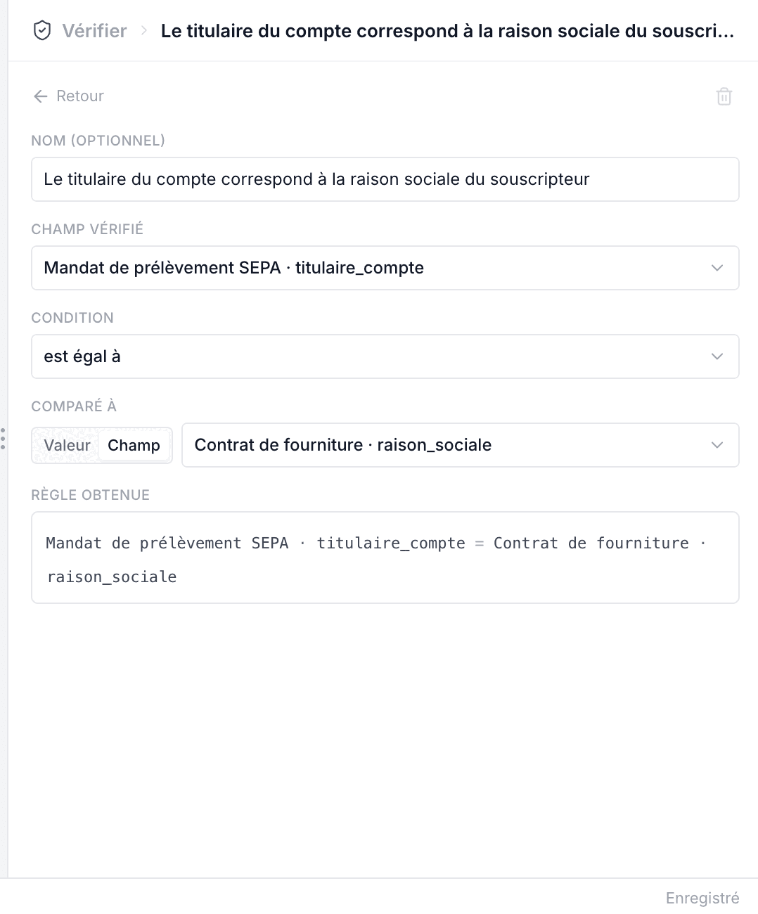 Une règle ouverte : le champ vérifié, la condition, le champ auquel il est comparé, et la règle obtenue rappelée en toutes lettres.