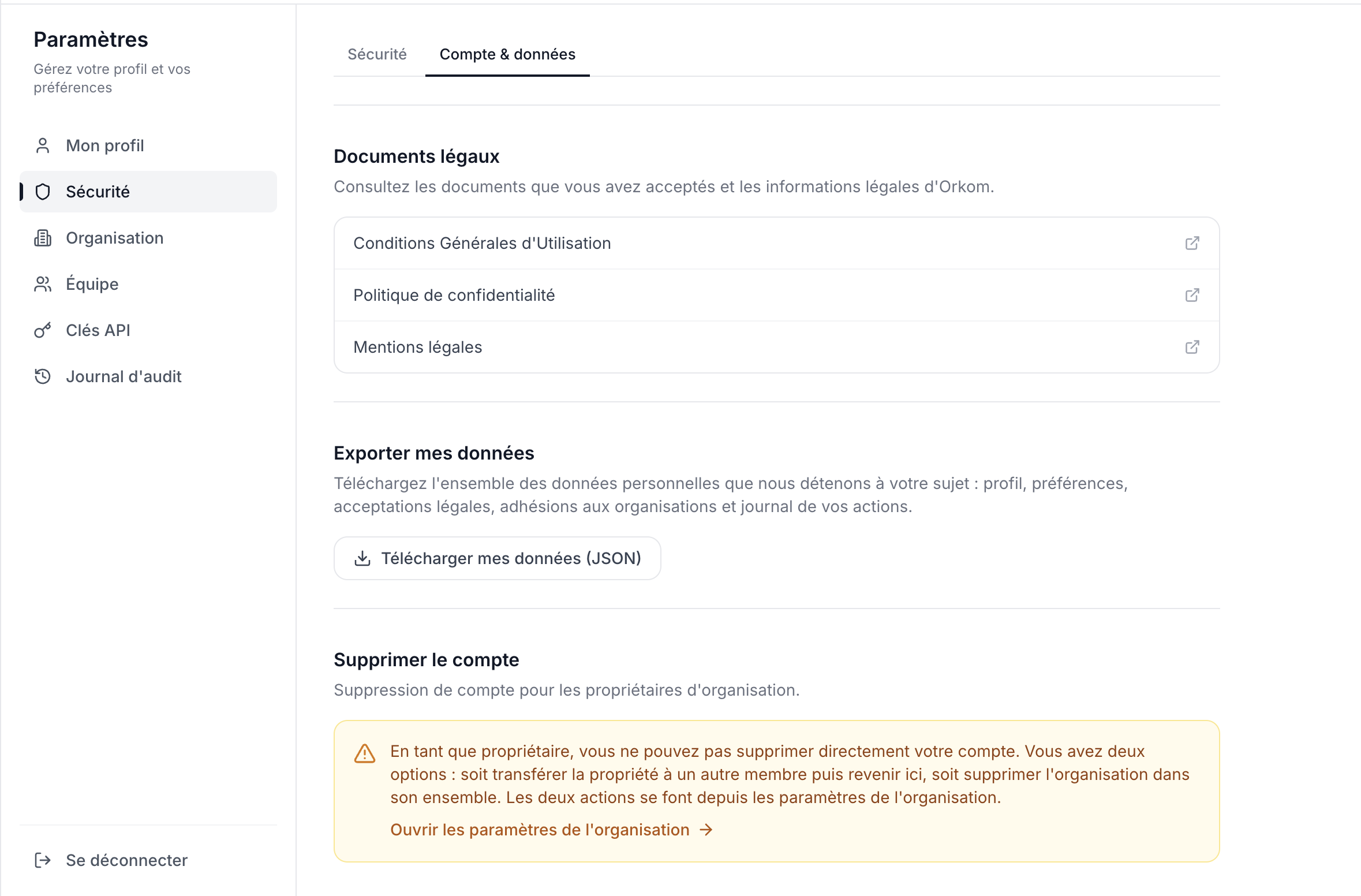 Les paramètres du compte, onglet « Compte & données » : les documents légaux acceptés, le bouton qui télécharge en JSON l'ensemble des données personnelles détenues, et la suppression de compte avec l'avertissement adressé au propriétaire d'organisation.