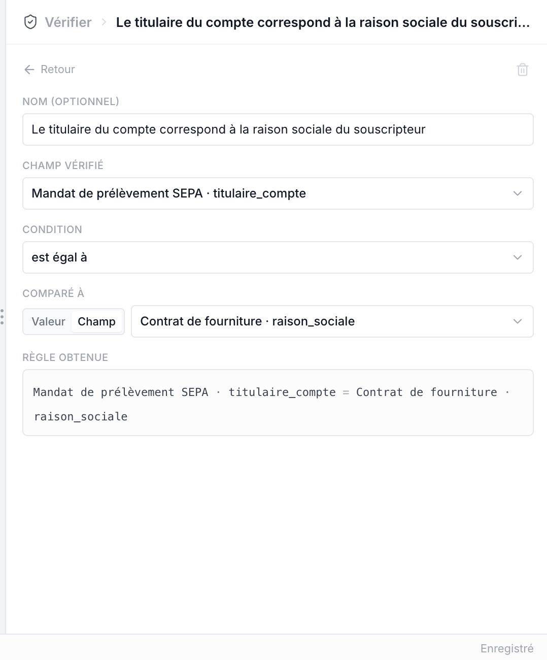 Une règle ouverte : le champ vérifié, la condition, le champ auquel il est comparé, et la règle obtenue rappelée en toutes lettres.